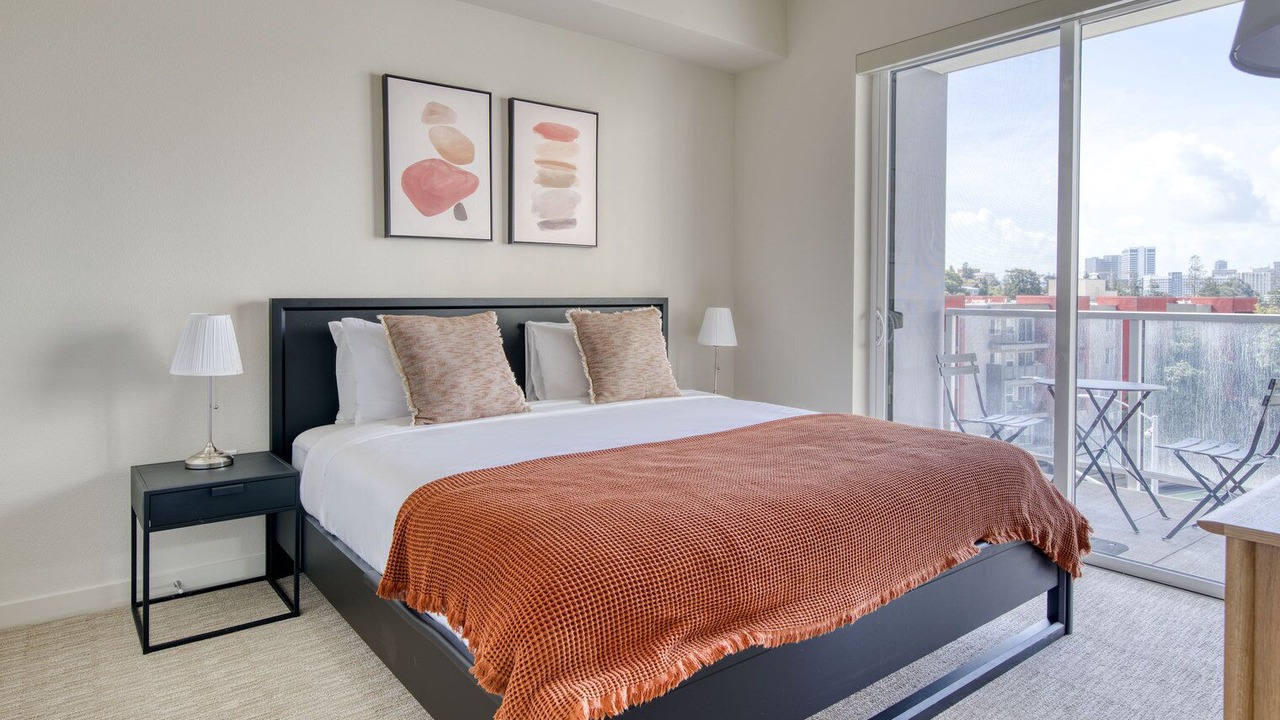 Photo of Bedroom in Piedmont Avenue