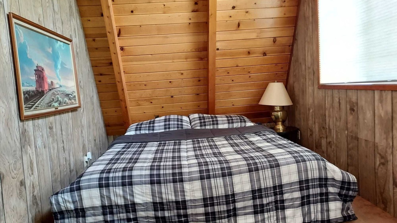 Photo of Bedroom in Groveland
