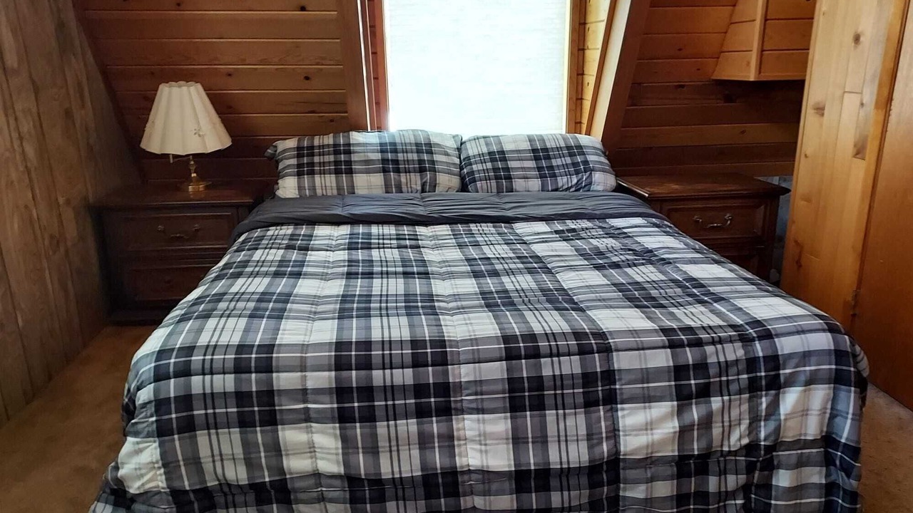Photo of Bedroom in Groveland