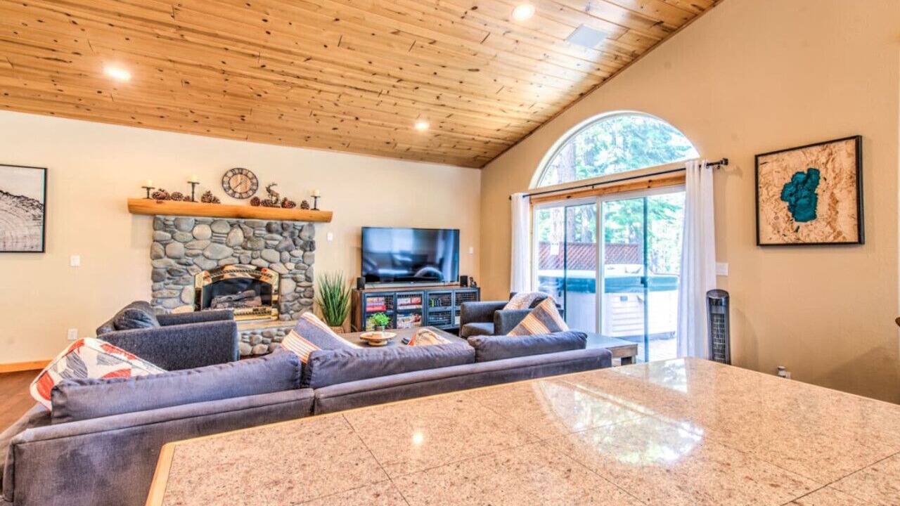 Photo of Livingroom in Pioneer Trail
