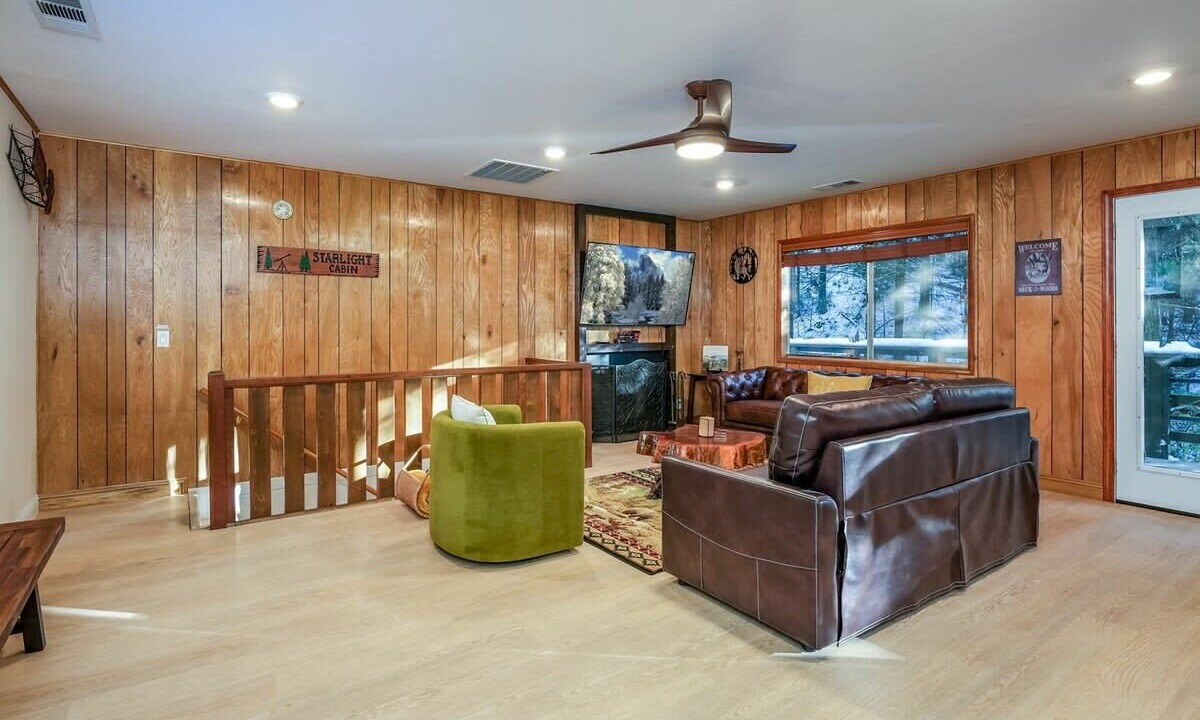 Photo of Livingroom in Sugar Pine