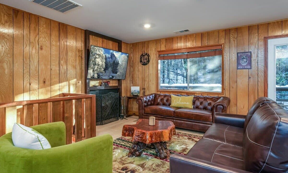 Photo of Livingroom in Sugar Pine