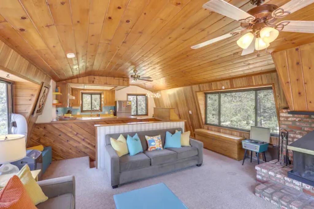 Photo of Livingroom in Pine Mountain Club