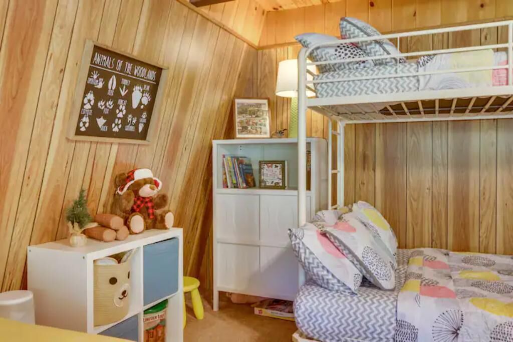 Photo of Bedroom in Pine Mountain Club