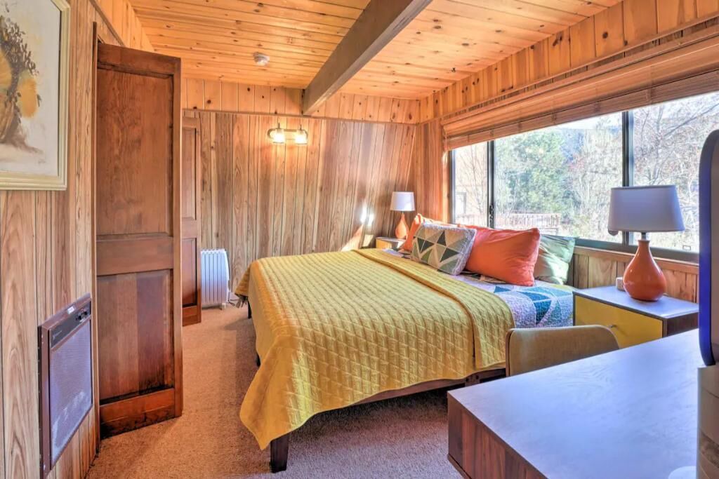 Photo of Bedroom in Pine Mountain Club
