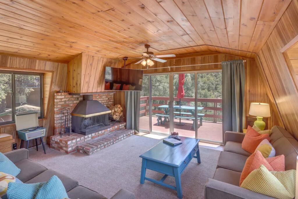 Photo of Livingroom in Pine Mountain Club
