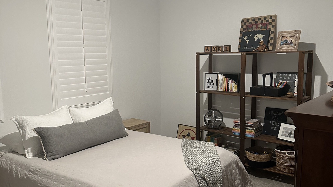 Photo of Bedroom in Raisin