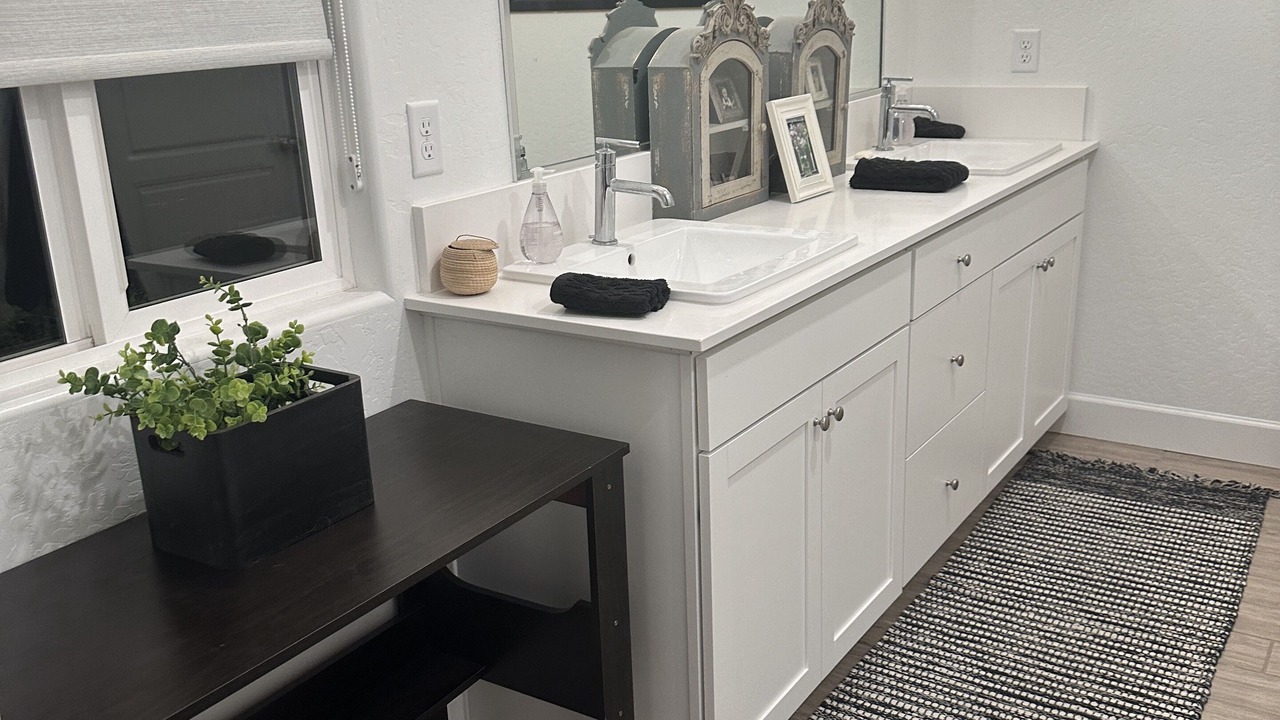 Photo of Bathroom in Raisin
