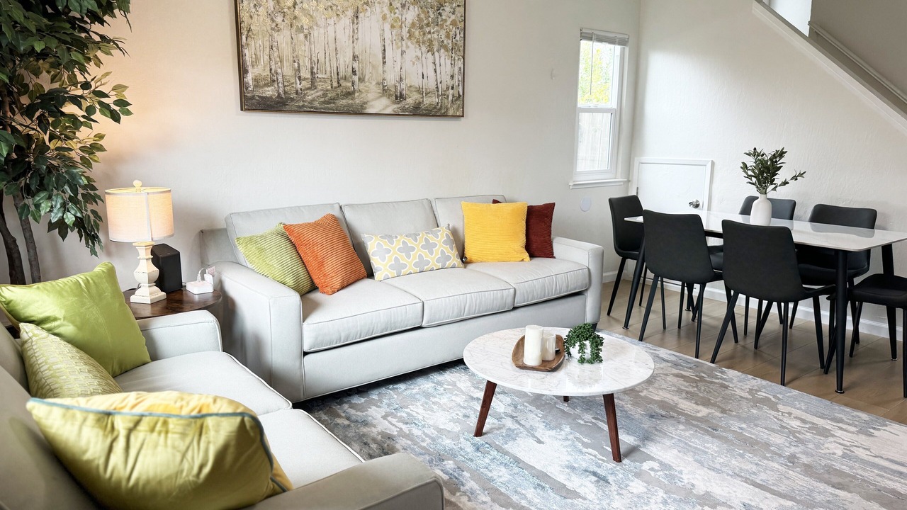 Photo of Livingroom in Northside