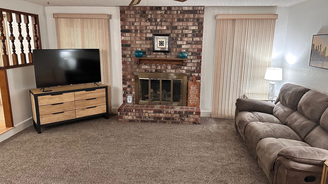 Photo of Livingroom in Enterprise