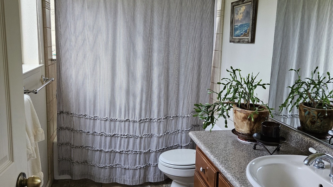 Photo of Bathroom in Mariposa