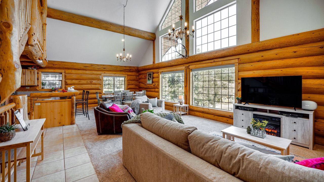 Photo of Livingroom in Frazier Park