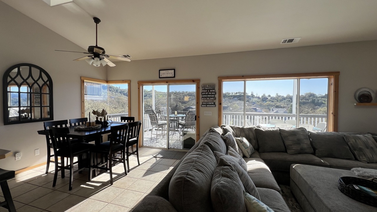 Photo of Livingroom in Oak Shores