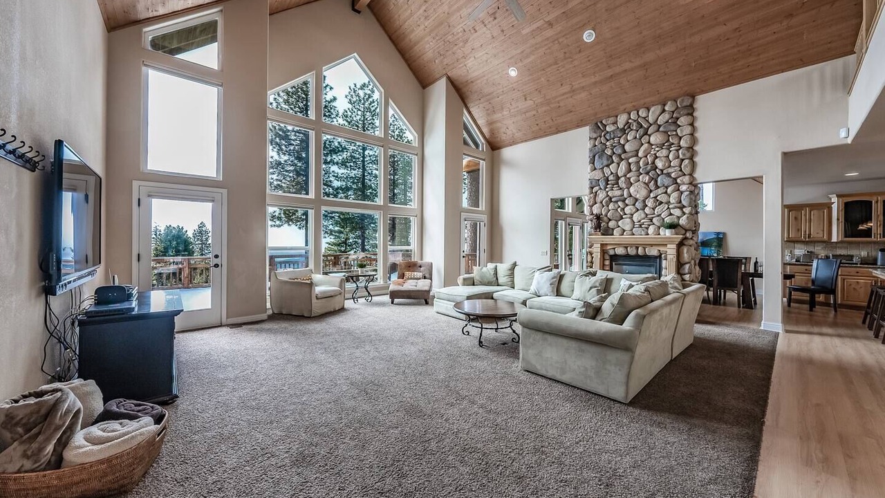Photo of Livingroom in Shaver Lake