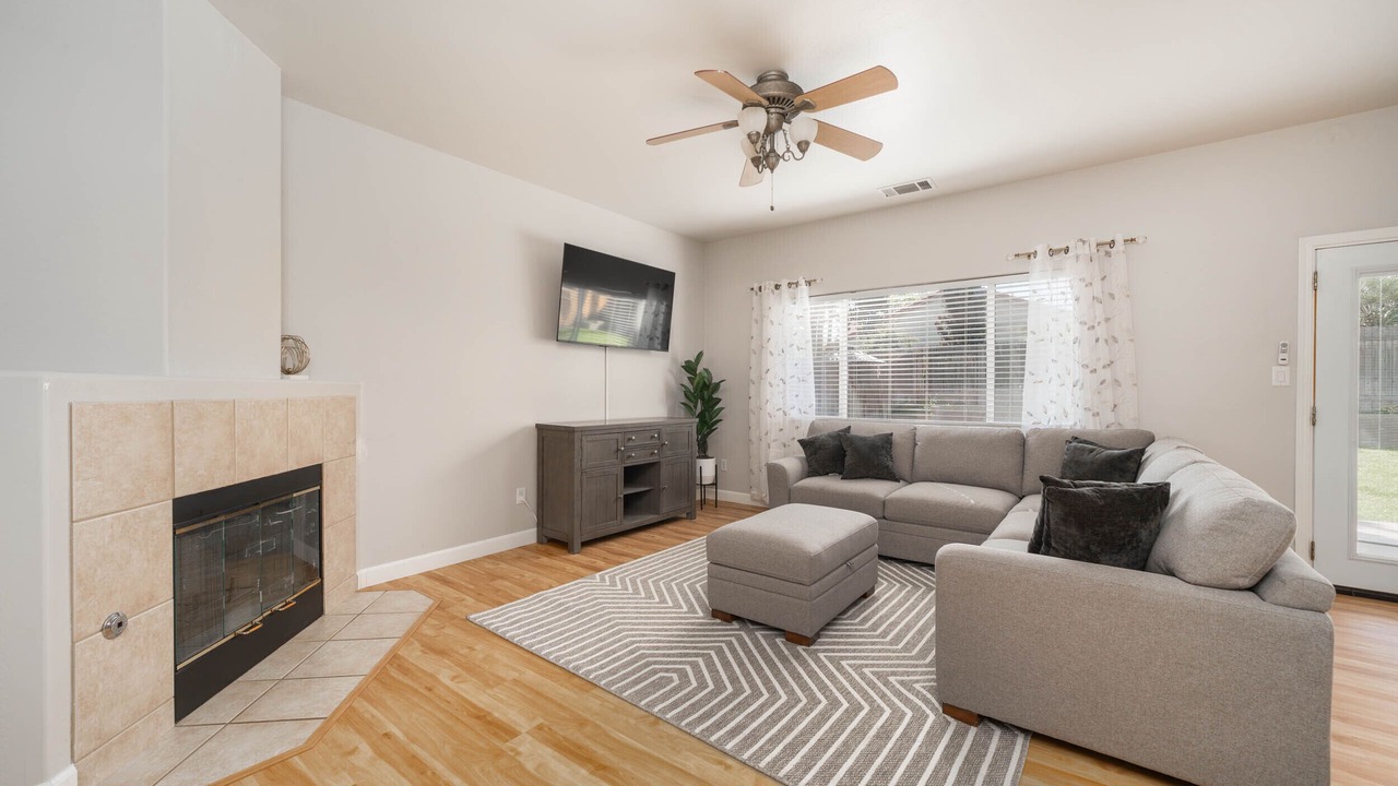 Photo of Livingroom in River Oaks