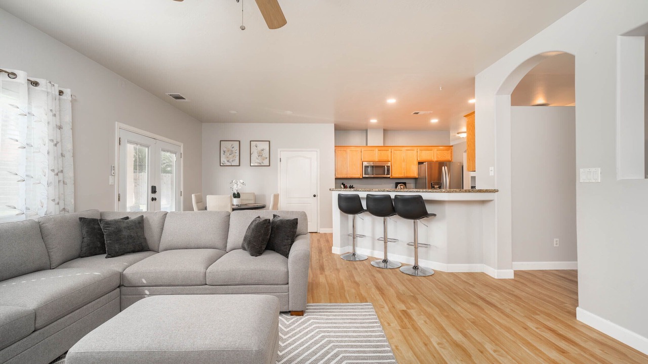 Photo of Livingroom in River Oaks