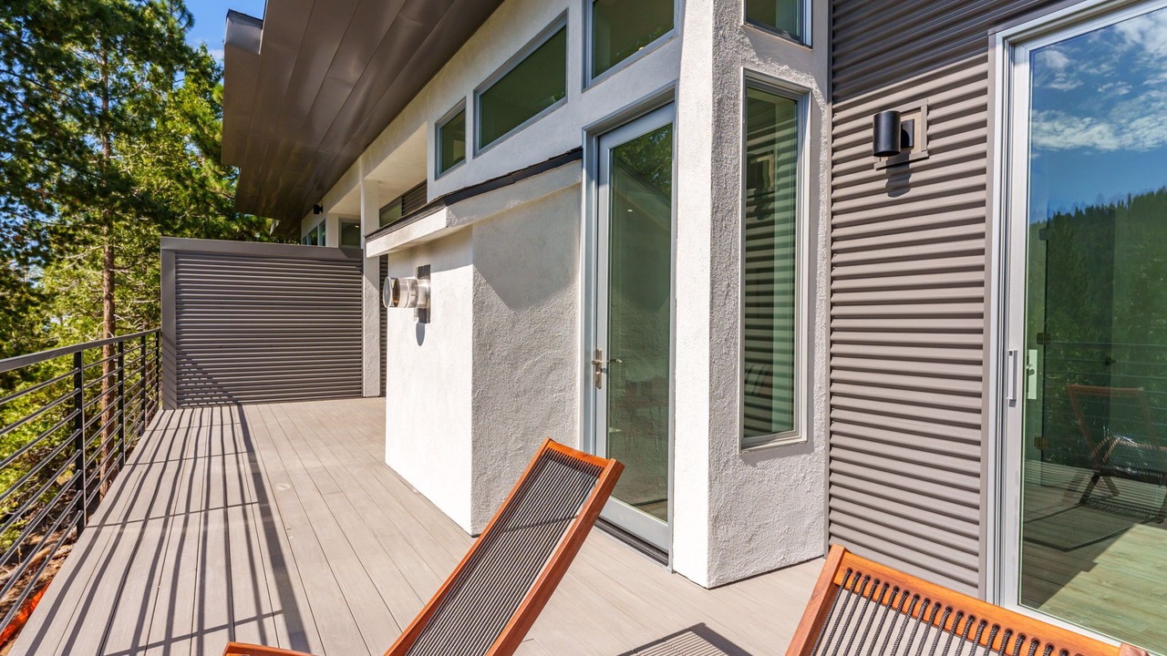 Photo of Patio Balcony in Yosemite West