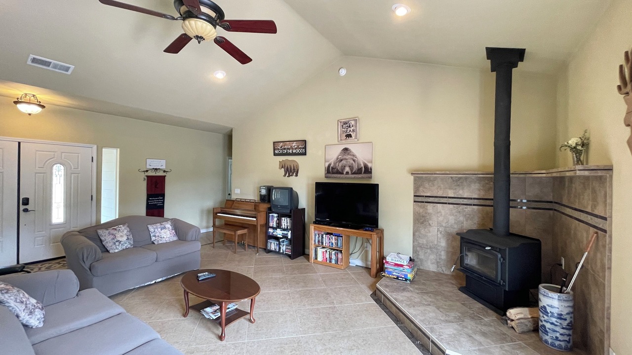 Photo of Livingroom in Oakhurst