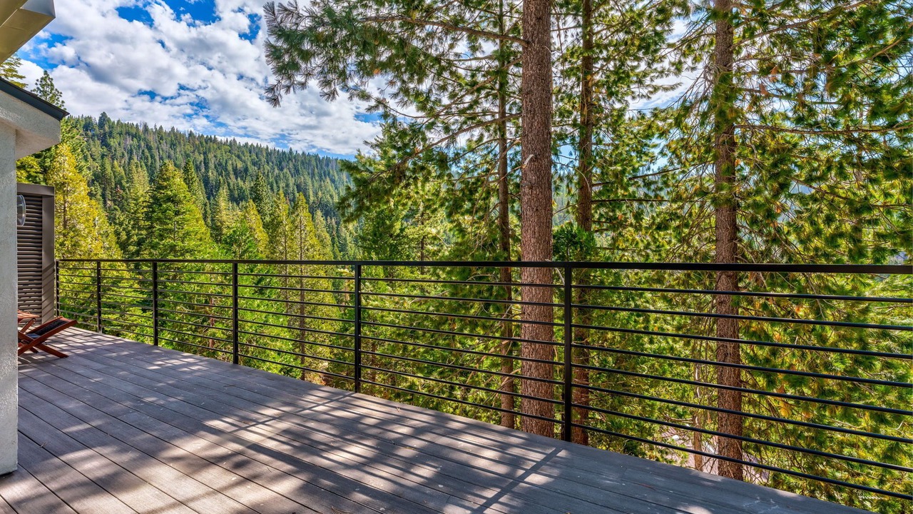 Photo of Patio Balcony in Yosemite West