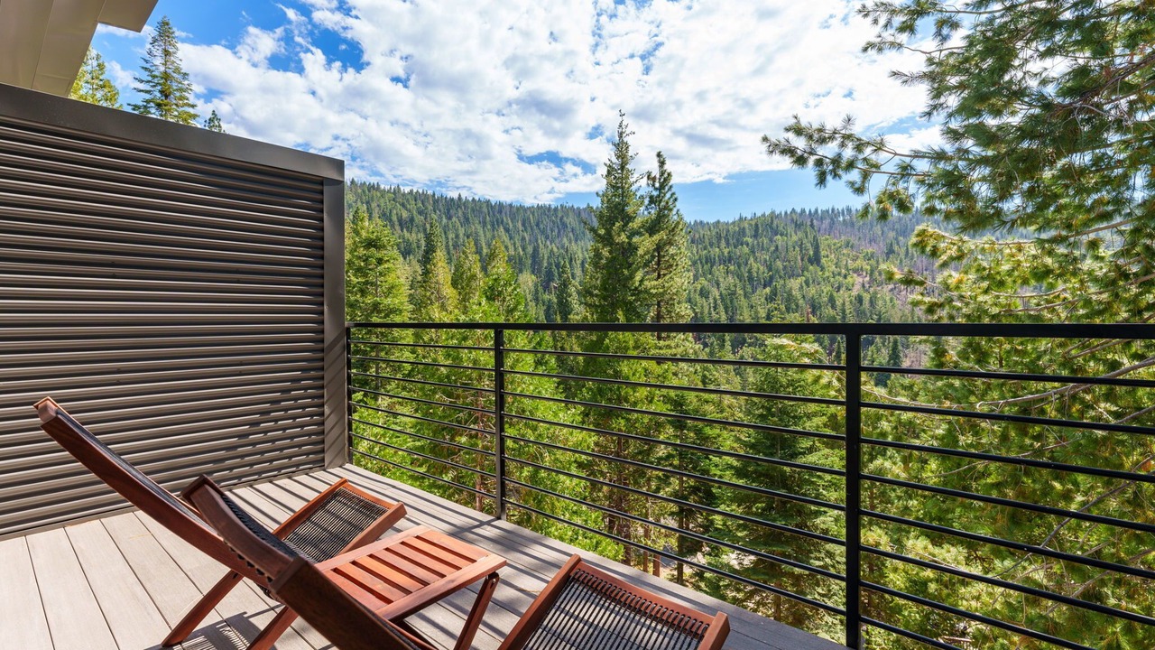 Photo of Patio Balcony in Yosemite West