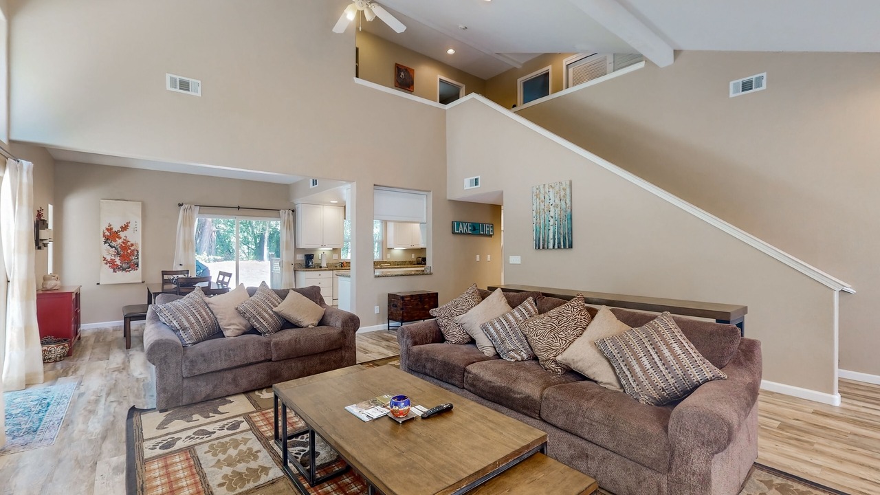 Photo of Livingroom in Bass Lake
