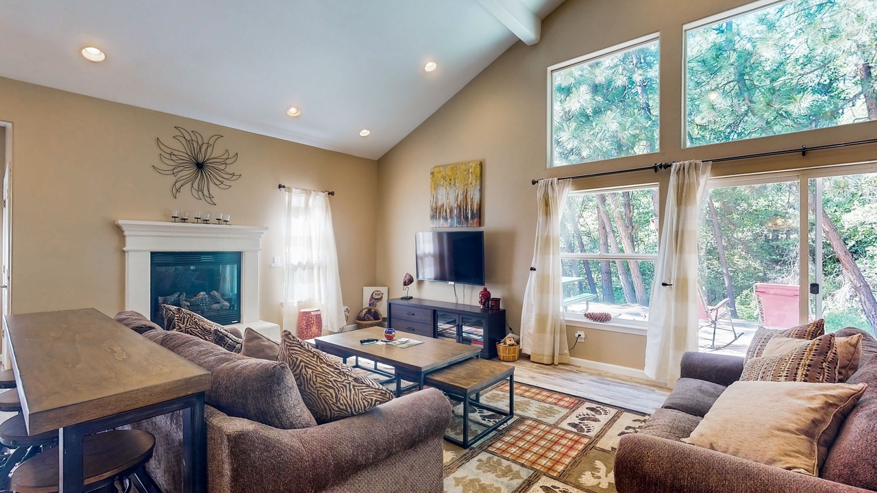 Photo of Livingroom in Bass Lake