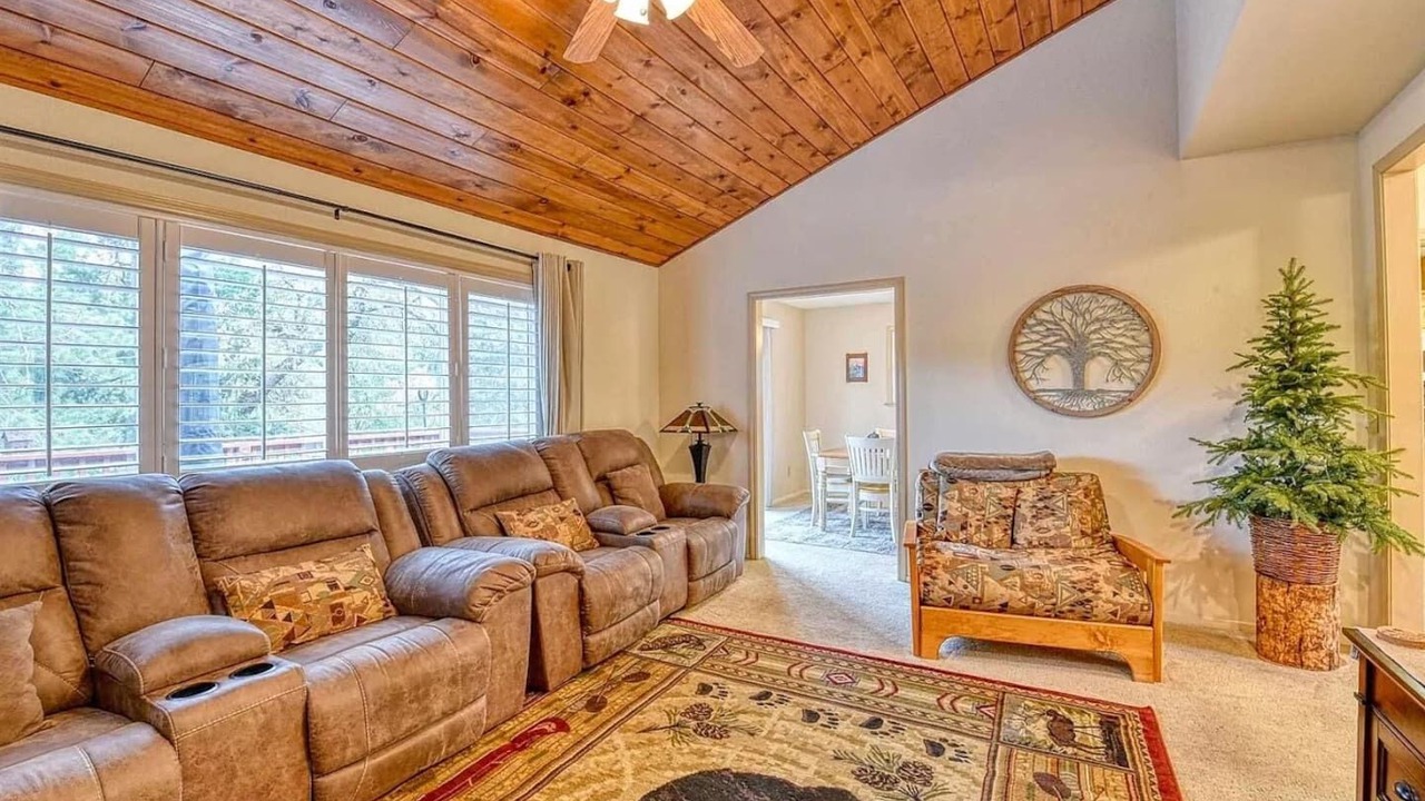 Photo of Livingroom in Groveland