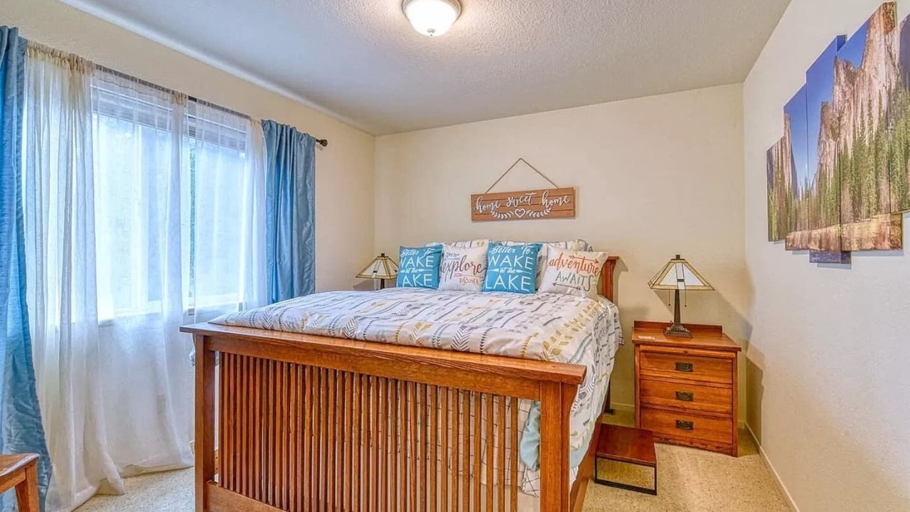Photo of Bedroom in Groveland