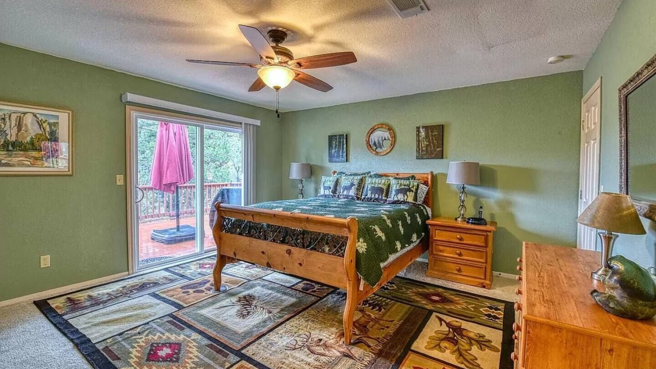 Photo of Bedroom in Groveland
