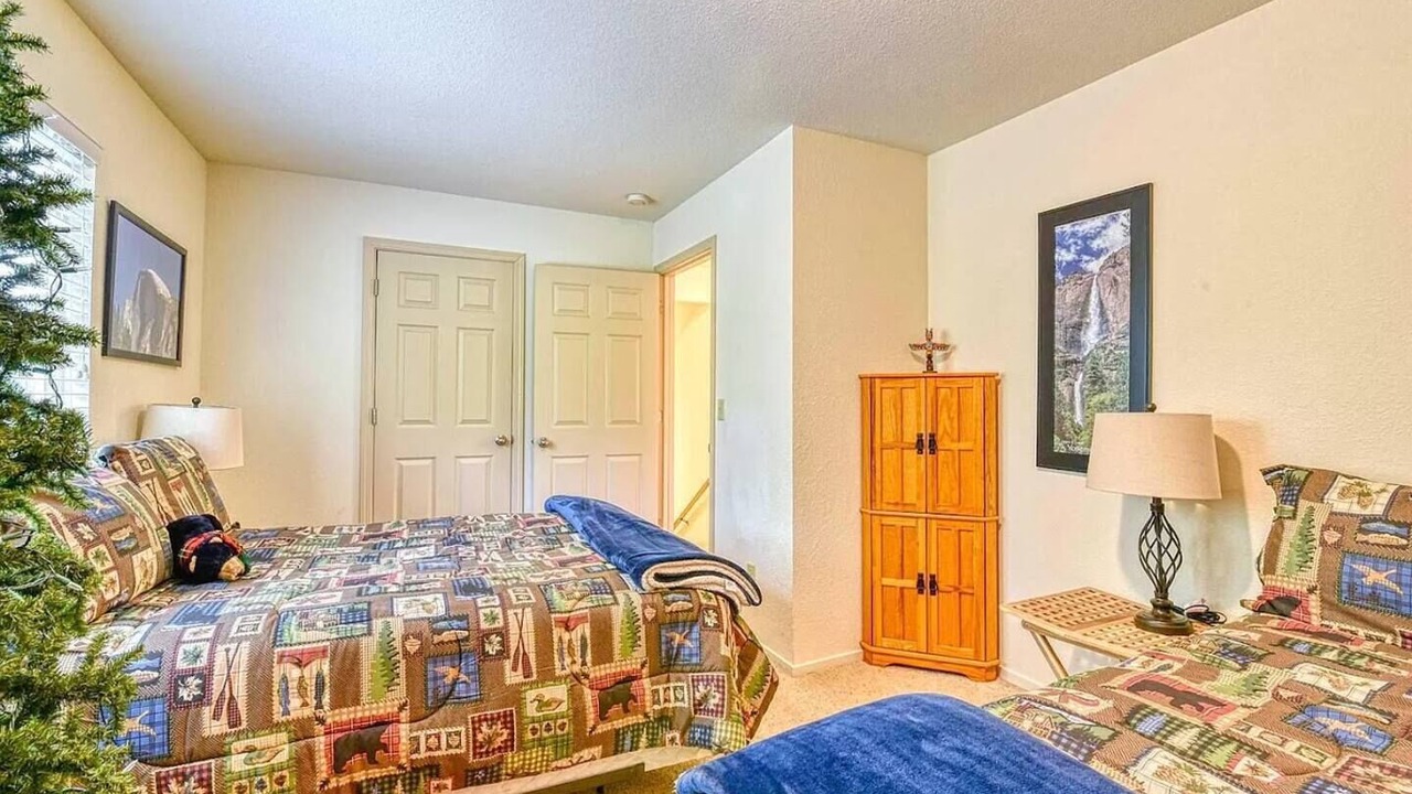 Photo of Bedroom in Groveland