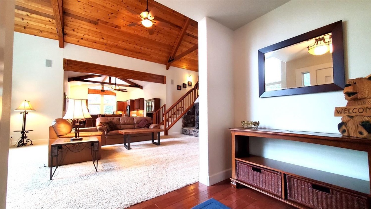 Photo of Livingroom in Shaver Lake