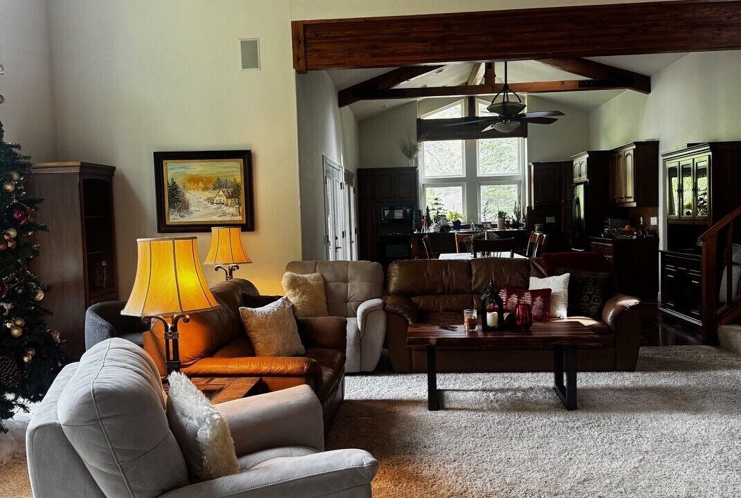 Photo of Livingroom in Shaver Lake