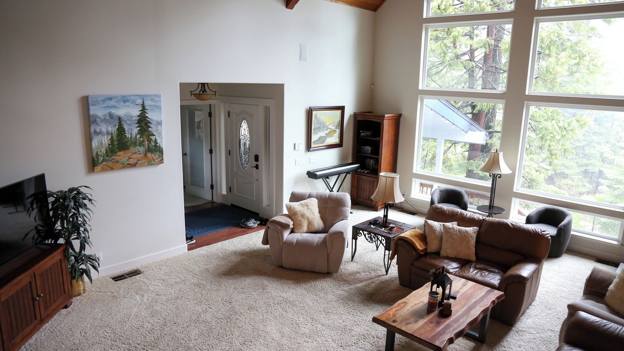 Photo of Livingroom in Shaver Lake