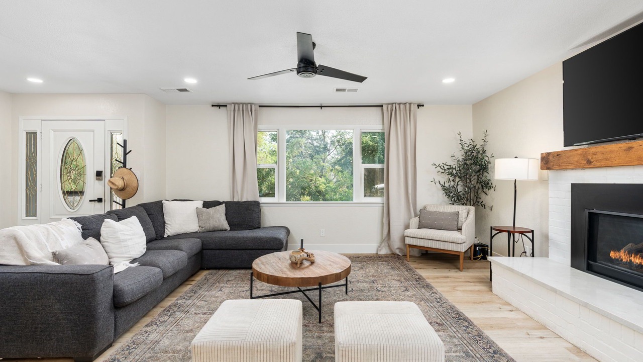 Photo of Livingroom in Three Rivers