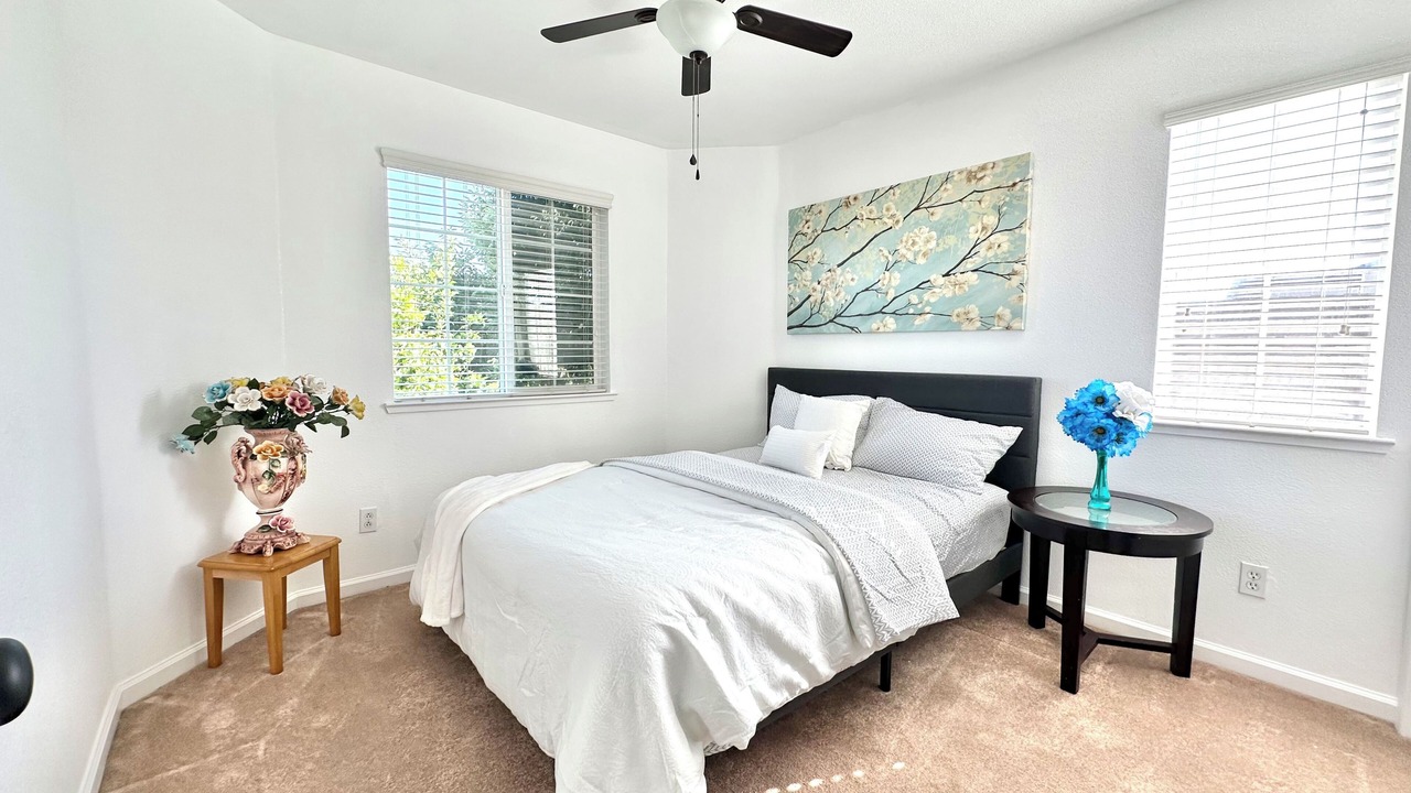 Photo of Bedroom in Valley Oak