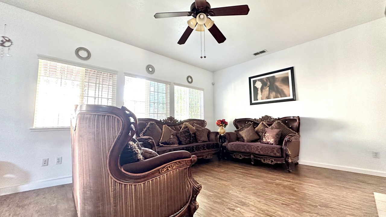 Photo of Livingroom in Valley Oak