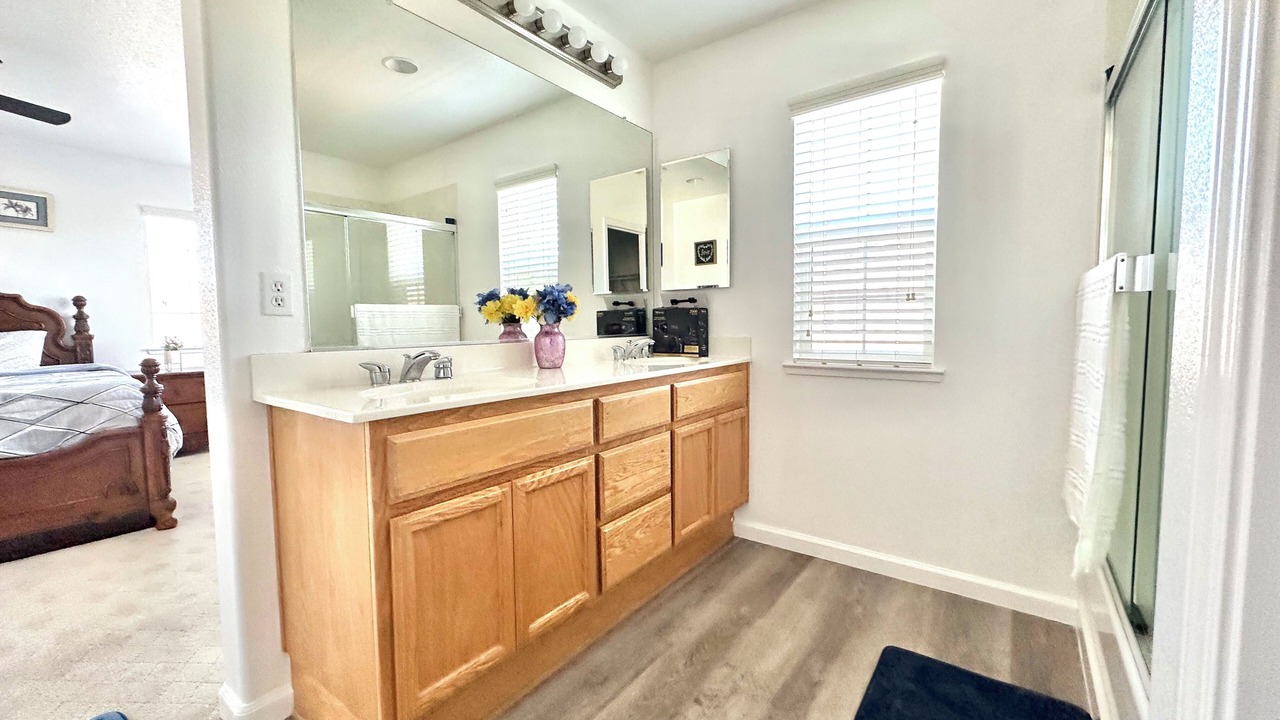 Photo of Bedroom in Valley Oak