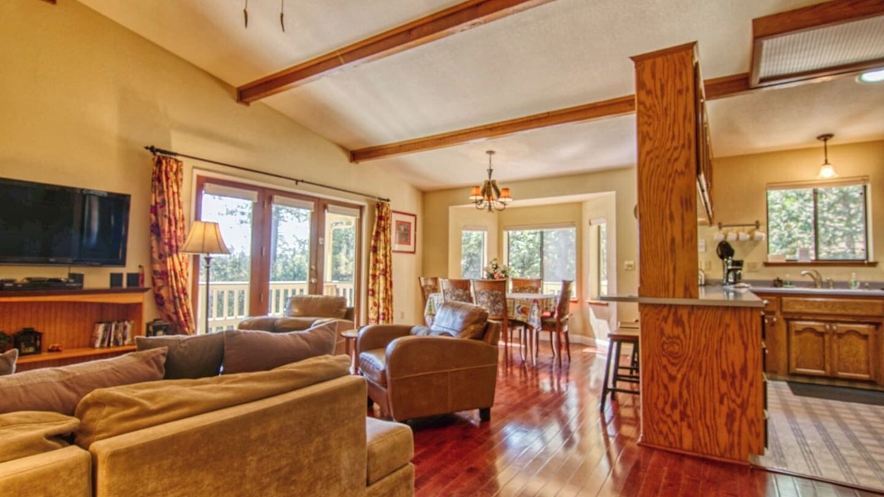 Photo of Livingroom in Groveland