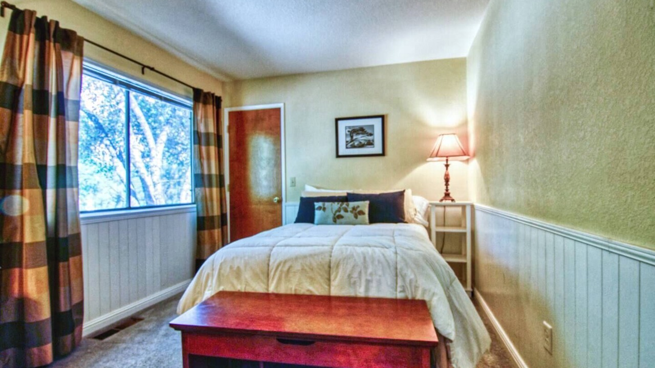 Photo of Bedroom in Groveland
