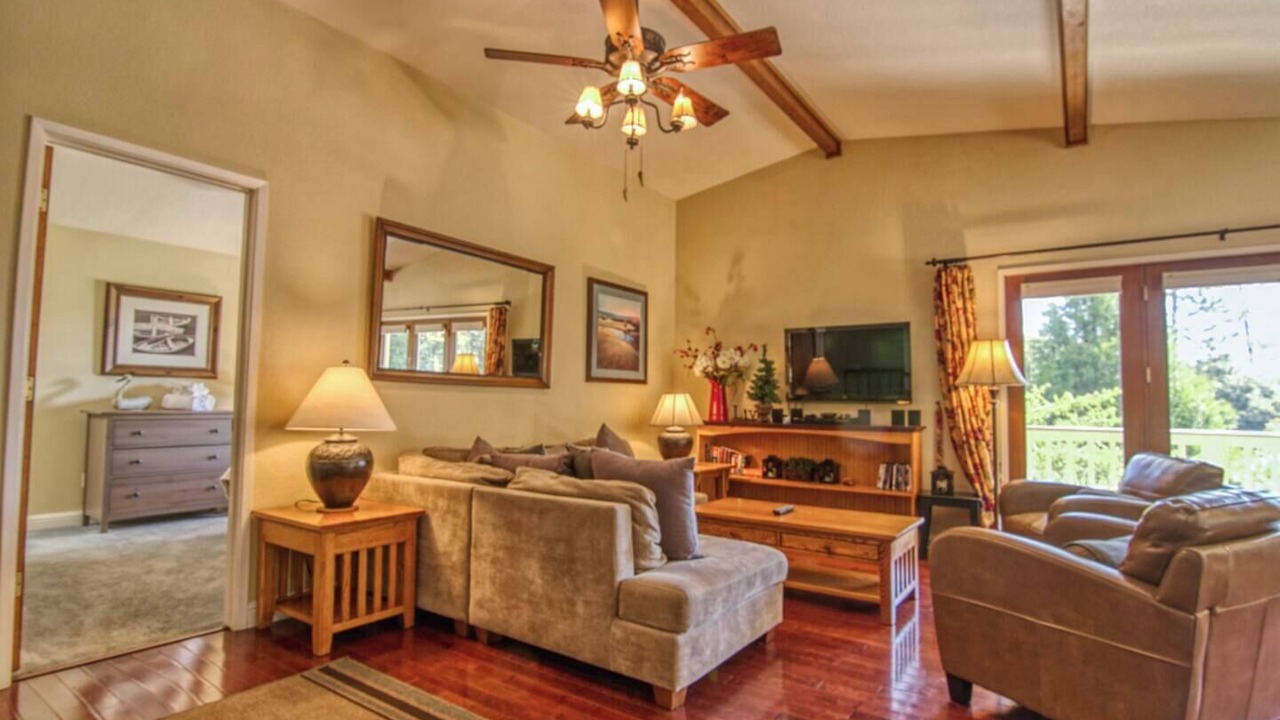 Photo of Livingroom in Groveland