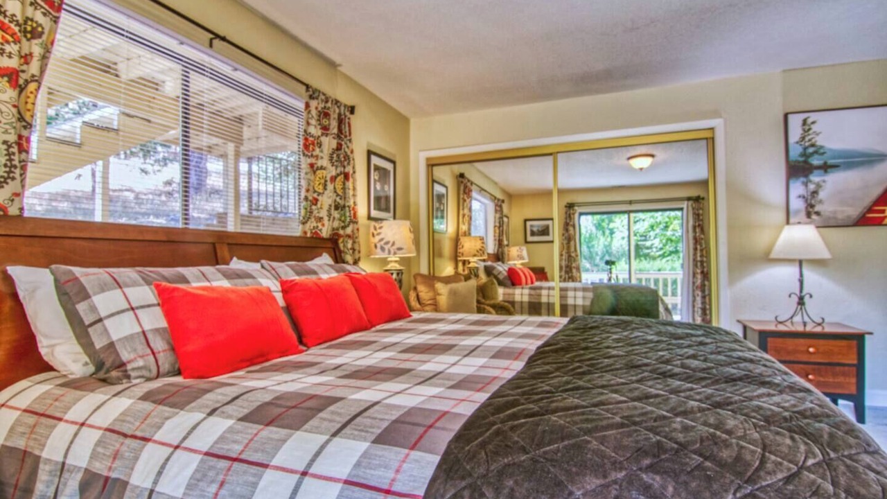 Photo of Bedroom in Groveland