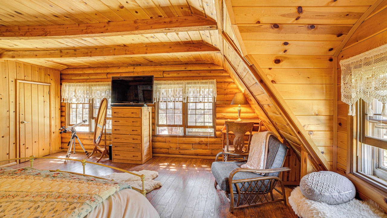 Photo of Bedroom in Frazier Park