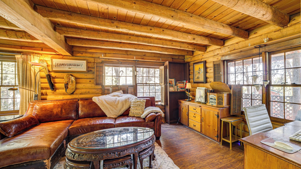 Photo of Livingroom in Frazier Park