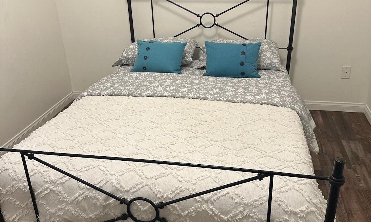 Photo of Bedroom in Oildale