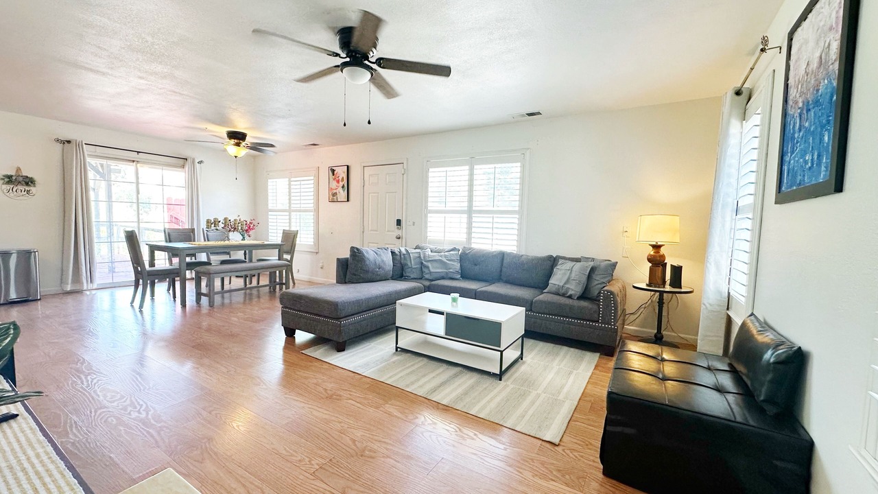 Photo of Livingroom in Springville