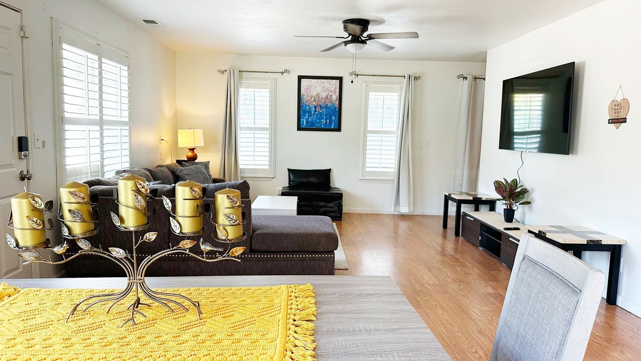 Photo of Livingroom in Springville