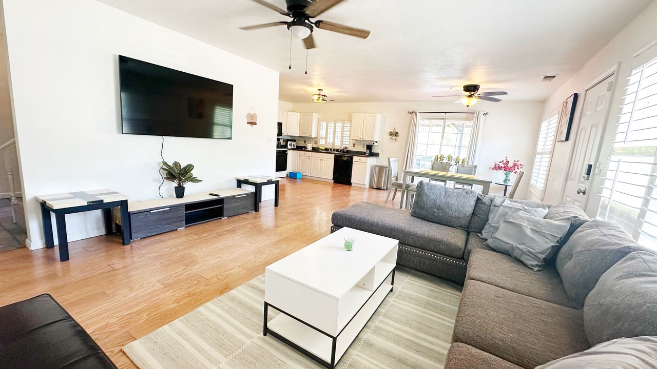 Photo of Livingroom in Springville