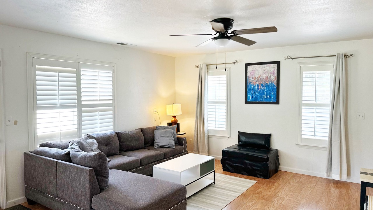 Photo of Livingroom in Springville