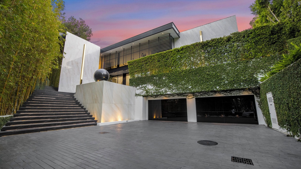 Photo of Outdoor in Hollywood Hills West