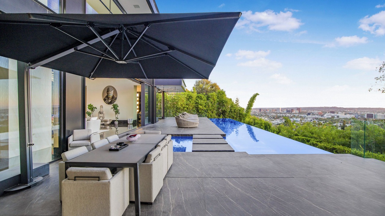 Photo of Outdoor in Hollywood Hills West